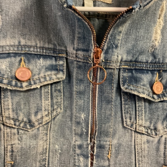 Gianni Bini crop denim jacket - Picture 4 of 4